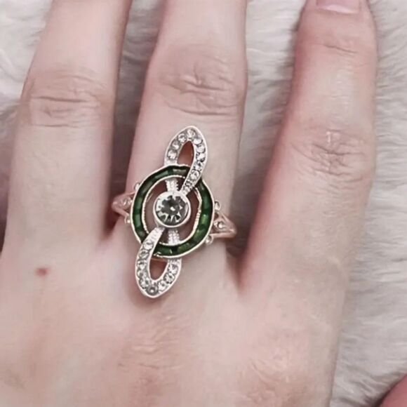 Vintage Cubic Zirconia decorative ring sz 9 - Picture 6 of 9